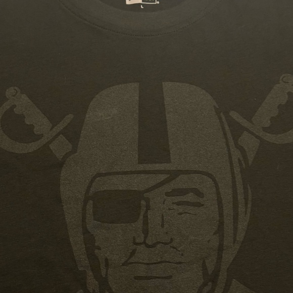 Las Vegas Raiders Pirate Tee - Picture 6 of 10